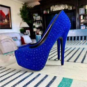 FOREVER 21 BLUE SUEDE HEELS SIZE 7
